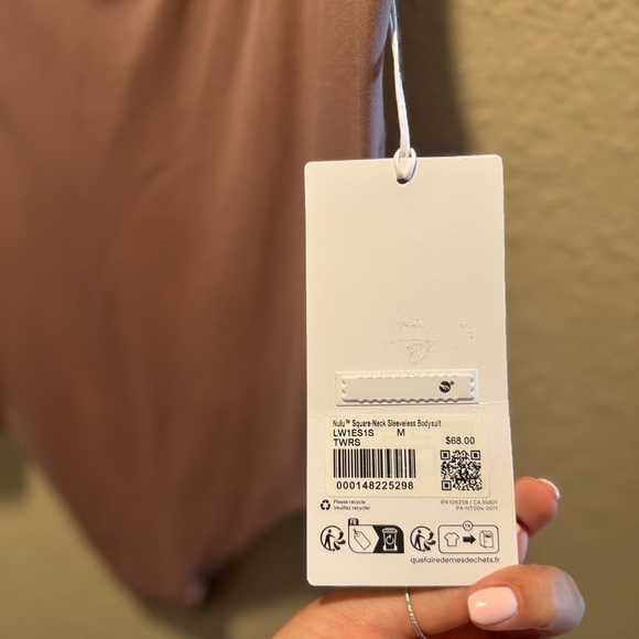 Lululemon size M Wundermost Ultra- Soft Nulu Sleeveless Square Neck Bodysuit - Picture 6 of 9